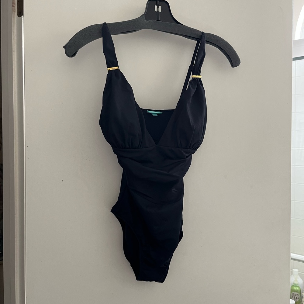 This beautiful swimsuit is very comfortable it’s in perfect condition.